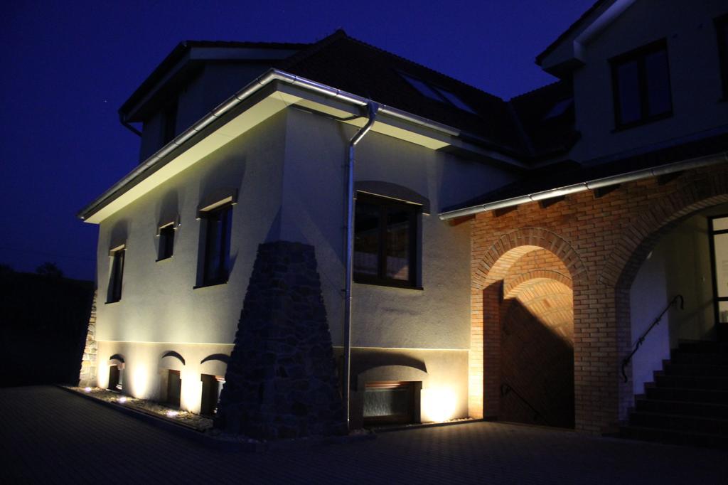 Penzion U Sklepu Hotel Hovorany Luaran gambar