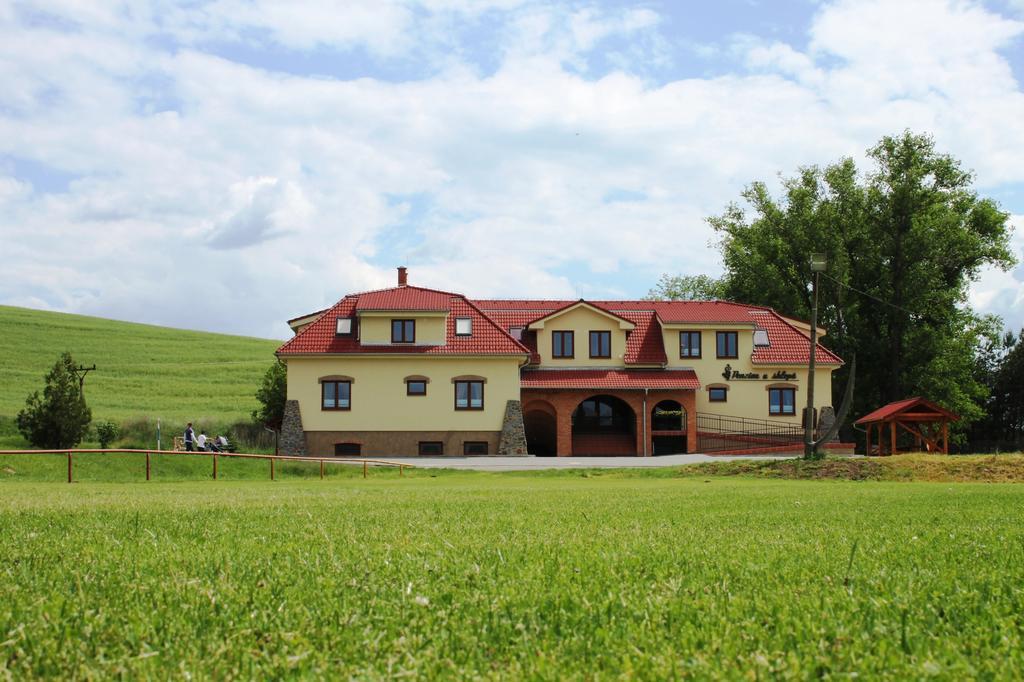 Penzion U Sklepu Hotel Hovorany Luaran gambar