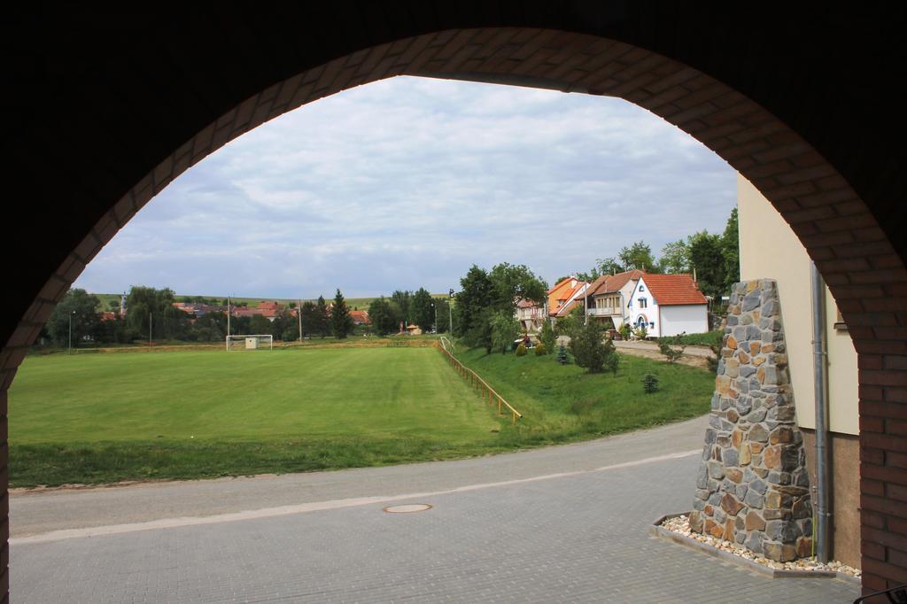 Penzion U Sklepu Hotel Hovorany Luaran gambar